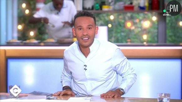 Mohamed Bouhafsi aux commandes de "C à vous" sur France 5.