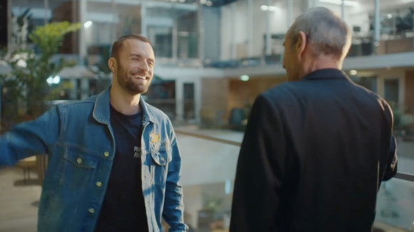 "Bravo les gars !" : Squeezie et Thierry Ardisson enterrent la hache de guerre dans une vidéo de promotion du E-sport