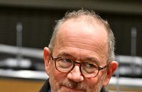 "A CNews, ce n'est pas possible ! Ils sont dans un fantasme. Ils mélangent le journaliste, l'éditorialiste et le polémiste !" : Thomas Legrand dézingue la chaîne de Pascal Praud et Laurence Ferrari dans "C ce soir" sur France 5