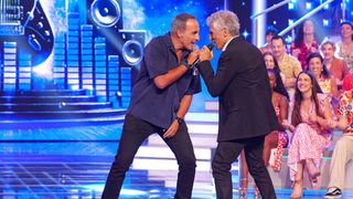 "Rodolphe Belmer et Ara Aprikian ont accepté avec une grande élégance" : Comment Nikos Aliagas s'est retrouvé dans un prime de "N’oubliez pas les paroles"