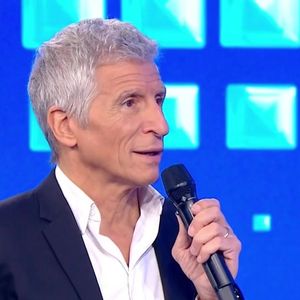 Nagui aux commandes de "N'oubliez pas les paroles !" sur France 2.