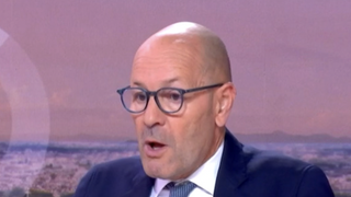 "J'ai été le seul à payer le bus" : Un éditorialiste de LCI dérape en direct après l'attaque à Trappes