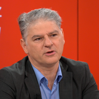 "J'ai été utilisé et abandonné" : Jacques Cardoze, ancien chroniqueur de "TPMP" sur C8, témoigne contre Cyril Hanouna dans le livre de Jean-Michel Aphatie