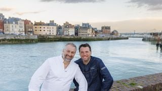 "La meilleure cuisine régionale, c'est chez moi !" : M6 lance la saison 2 de l'émission de Norbert Tarayre et Yoann Conte ce soir