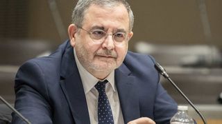 "Le début de l'offensive réactionnaire de Bolloré sur Prisma Media" : Après Gérald-Brice Viret, Serge Nedjar (CNews) nommé à la tête des rédactions du groupe ("Télé-Loisirs", "Voici")