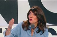 Estelle Denis aux manettes d'"Estelle Midi" sur les antennes de RMC.