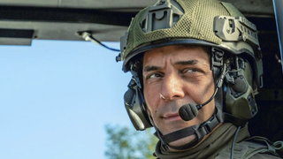 "Les scénaristes travaillent dur" : Tomer Sisley s'exprime sur une éventuelle saison 2 de "GIGN" sur Netflix