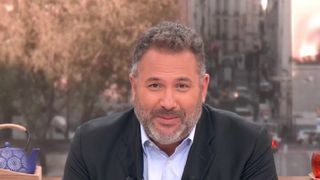"Je ne sais même pas si nous sommes toujours à l'antenne" : Bruce Toussaint victime d'une panne d'électricité en direct pour la rentrée de "Bonjour !" sur TF1
