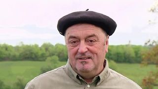 "Elle est partie vexée" : Jean-Louis de "L'amour est dans le pré" 2025 embrasse une prétendante et renvoie l'autre chez elle