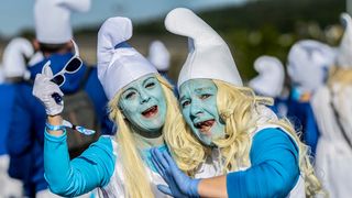 À l’occasion de la sortie du prochain volet au cinéma, la ville française de Landerneau a battu le record du monde de rassemblement de... Schtroumpfs !