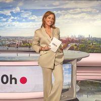 "Nous avons été distancés par la concurrence" : Le numéro 2 de France Télévisions justifie le choix de Léa Salamé pour "décoincer" le "20 Heures" de France 2