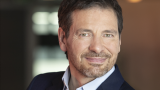 Alexandre Kara recadre la rédaction de France Télévisions au lendemain d'une "erreur d'importance" dans le "13 Heures" de Julian Bugier et le "20 Heures" de Léa Salamé