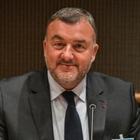 "Une seule chaîne ne suffit pas" : C'est quoi CNews Prime, la nouvelle chaîne lancée aujourd'hui par le groupe Bolloré ?