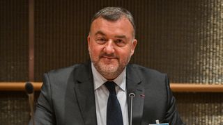 "Une seule chaîne ne suffit pas" : C'est quoi CNews Prime, la nouvelle chaîne lancée aujourd'hui par le groupe Bolloré ?