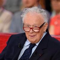 "Je pense qu'il est temps de partir le cœur serein" : Philippe Bouvard, 95 ans aujourd'hui, fait ses adieux à RTL après 60 ans d'antenne