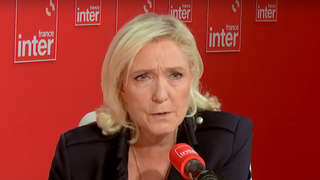 "Vous avez choisi de ne pas venir" : Radio France mise en demeure par l’Arcom, le chef du service politique de Franceinfo répond à Marine Le Pen