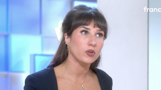 "C'est vrai qu'on ne rit pas" : Marie s'infiltre se défend après les critiques de ses chroniques sur France Inter