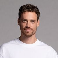 Vike sur son rôle dans "Tout pour la lumière" sur TF1 : "C'est jouissif de se mettre dans la peau d'un gars qui est l'opposé de moi"