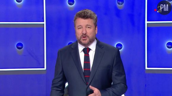 Bruno Guillon à l'animation de "Qui restera dans la lumière ?" hier soir sur France 2.