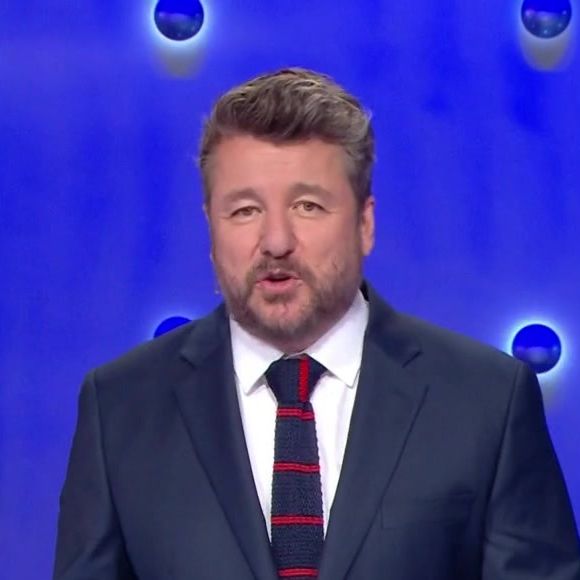 Bruno Guillon à l'animation de "Qui restera dans la lumière ?" hier soir sur France 2.