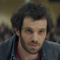 "J'aimerais qu'on me supprime de la série" : Un rescapé du Bataclan en colère contre "Des vivants", la série de France 2