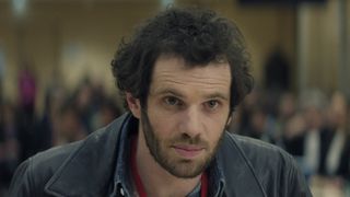 "J'aimerais qu'on me supprime de la série" : Un rescapé du Bataclan en colère contre "Des vivants", la série de France 2