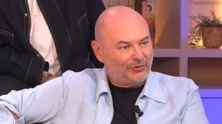 "Il faut savoir rester quand il y a des propositions qui viennent d'à côté" : Cauet admet avoir été rappelé par NRJ et explique pourquoi il est resté sur Europe 2