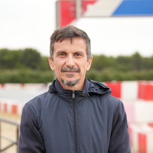 Exclusif - Arnaud Tsamère - 10ème édition du Marathon Karting Jules Bianchi sur le circuit Paul Ricard en soutien à l'Association Jules Bianchi le 13 septembre 2025.
Organisé par Philippe Bianchi et Franck Lagorce de Bianchi Lagorce Events, en soutien à l'Association Jules Bianchi, ce marathon d'endurance de 42h19min50s continue de rassembler pilotes professionnels, célébrités et passionnés autour d'une cause qui dépasse le sport : perpétuer l'esprit et la générosité de Jules.
Un chèque sera remis à l'hôpital L'Archet de Nice, à l'issue de la course.

© Anne-Sophie Guebey / Bestimage


Exclusif - No web en Suisse / Belgique
10ème édition du Marathon Karting Jules Bianchi sur le circuit Paul Ricard en soutien à l'Association Jules Bianchi le 13 septembre 2025.