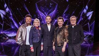 "Du jamais vu dans 'Mask Singer'" : TF1 dévoile la première prestation d'un personnage de la saison 9, les internautes pensent déjà l'avoir démasqué