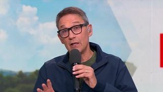 "Atteinte au droit au respect de la vie privée" : L’Arcom met (encore) en garde M6 et RTL après une séquence dans l'émission de Julien Courbet "Ça peut vous arriver"