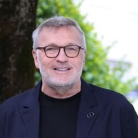 Laurent Ruquier, Josiane Balasko, Ava Djamshidi... Découvrez la première grille des programmes de l'histoire de T18