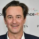 Après son départ surprise de France Télévisions, Nathanaël de Rincquesen rejoint la radio chrétienne RCF Notre Dame