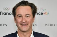 Nathanaël de Rincquesen présente ses excuses aux téléspectateurs de France 2 après une erreur dans le journal de 13 heures 
