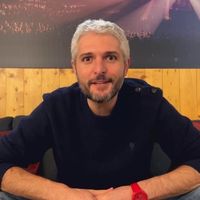 "Gilles Bouleau et Anne-Sophie Lapix sont tellement en retard sur l'actu" : Pierre-Emmanuel Barré étrillé sur Radio Nova la couverture du conflit à Gaza par les "20 Heures" de TF1 et France 2