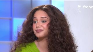 "Votre nouveau machin devrait s'intituler 'Aussi nul'" : Après une dédicace ironique de Léna Situations, Frédéric Beigbeder s'en prend une nouvelle fois à l'influenceuse