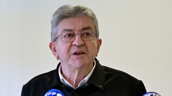 "Quotidien" diffuse les images de Jean-Luc Mélenchon faisant un doigt d'honneur après son interview houleuse avec Benjamin Duhamel sur France Inter