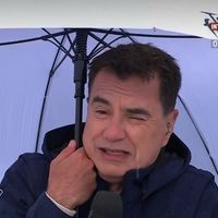 "Là c'est compliqué !" : Des conditions météo dantesques perturbent "Vélo Club" et provoquent un fou rire sur le plateau de France 2