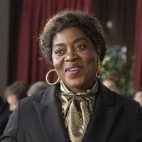 Pressentie pour le premier rôle d'une fiction de TF1 puis écartée au profit de Claudia Tagbo, Catherine Jacob a perdu son procès contre la société de production d'Arthur