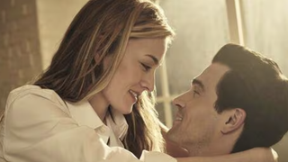 "Love Story" sur Disney+ : Pourquoi la famille Kennedy a validé la série produite par Ryan Murphy sur l'union entre John F. Kennedy Jr. et Carolyn Bessette