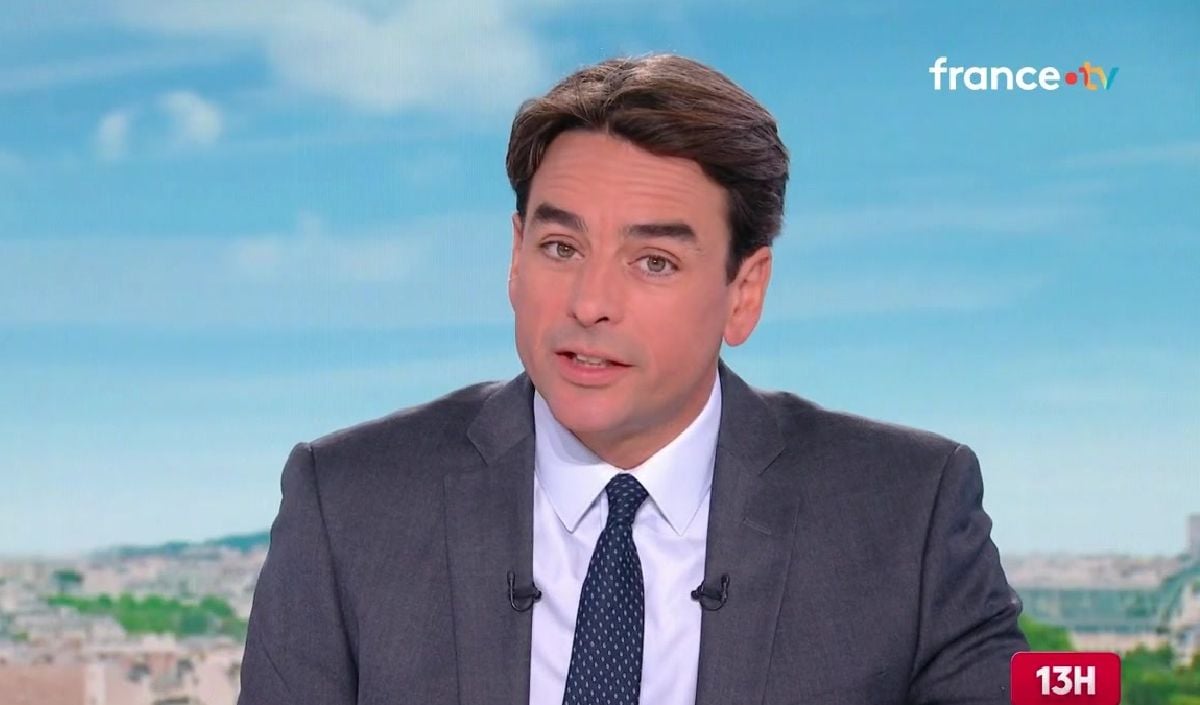 "Aucune volonté de mettre en avant un slogan plutôt qu'un autre" : Le "13 Heures" de France 2 se défend après avoir diffusé l'image d'une pancarte insultant Emmanuel et Brigitte Macron