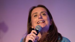 "Très envie de vous offrir un abonnement puisque vous ne l'achetez pas" : Passe d'armes entre Marine Tondelier et le directeur adjoint du "Figaro Magazine"