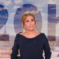"Je suis très heureuse d'écrire cette nouvelle page avec vous" : Regardez les premiers pas de Léa Salamé au "20 Heures" de France 2