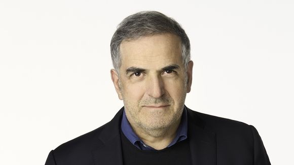 "Nos chaînes ont besoin d’être repérées" : Christopher Baldelli, patron de T18, se justifie de diffuser les mêmes programmes plusieurs heures de suite dans la journée