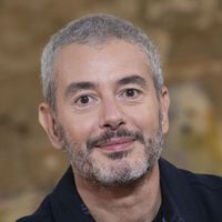 Ali Baddou recrute Alex Vizorek comme chroniqueur dans sa nouvelle émission culturelle sur TV5 Monde