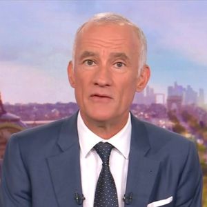 Gilles Bouleau aux commandes du "20 Heures" de TF1.