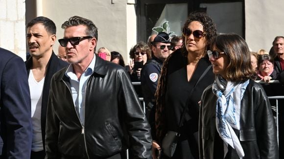 Obsèques de Loana : Steevy, Christophe et Julie, Alexia Laroche-Joubert... La famille "Loft Story" réunie devant le cercueil rose de la star