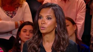 "Je ne comprends pas cette justice" : "Extrêmement choquée", Karine Le Marchand apporte "tout son soutien" à Nicolas Sarkozy, après sa condamnation à de la prison ferme