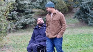 "Des adaptations nécessaires" : Comment le handicap de Michaël Jérémiasz a impacté le tournage de "Nos terres inconnues" sur France 3