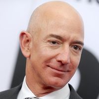 "Washington Post" : Jeff Bezos supprime 300 postes de journalistes sur 800, une reporter de guerre apprend son licenciement sur le front en Ukraine