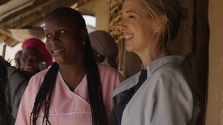 "Est-ce qu'elle va s'en sortir, est-ce que le bébé aussi ?" : Sidonie Bonnec raconte les coulisses éprouvantes de son documentaire "Si j'étais sage-femme"